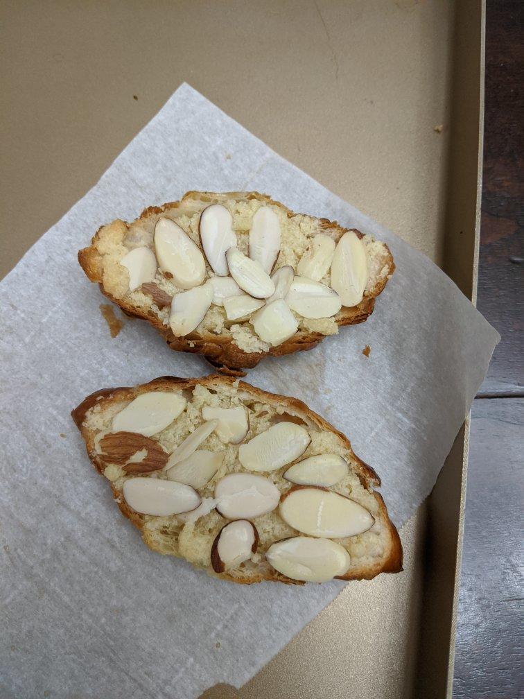 Almond Crossicino （杏仁羊角可頌）