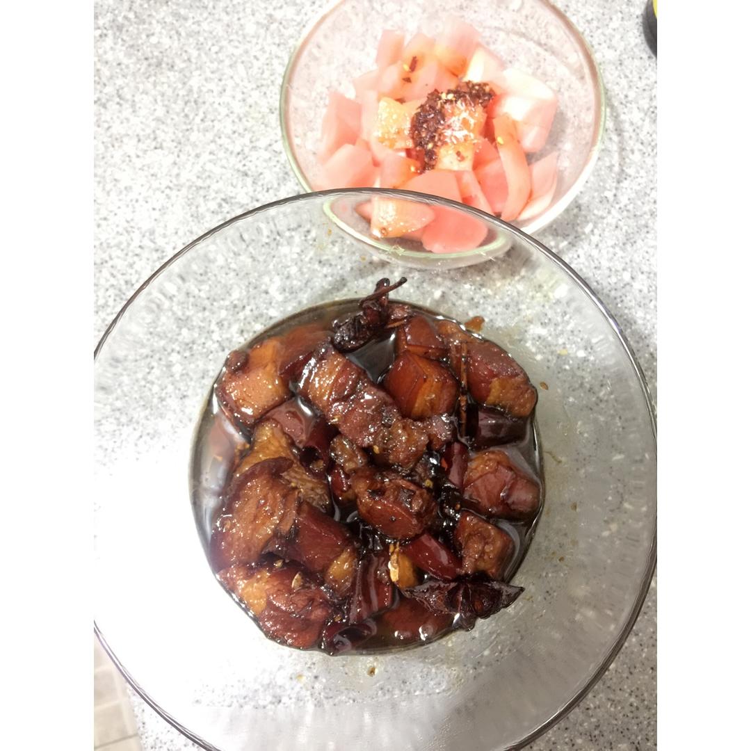 吃着碗里望着锅里的红烧肉