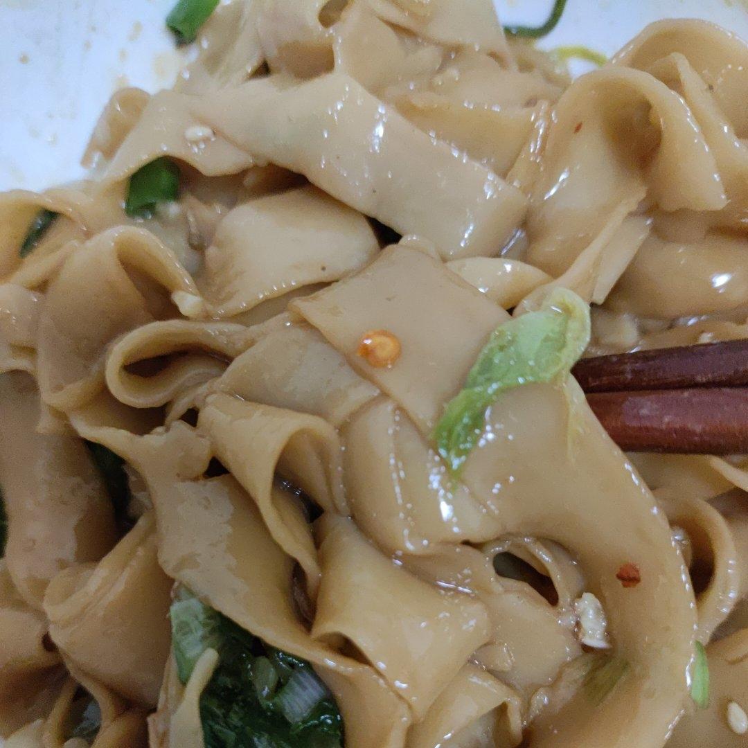 十分钟就能吃上的超简单油泼面