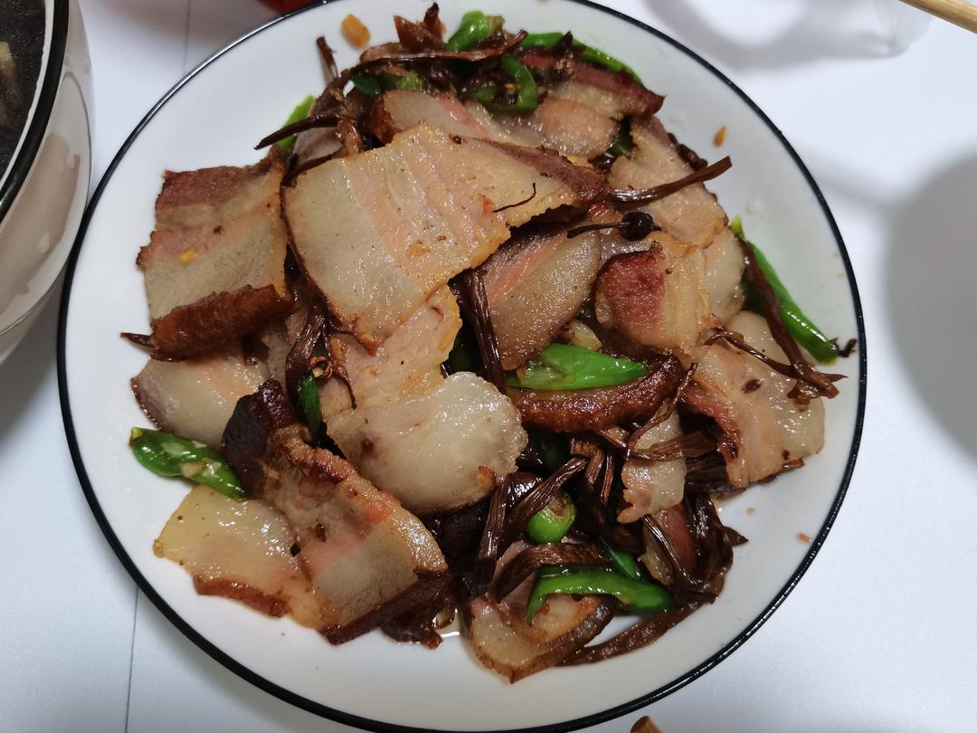 茶树菇炒腊肉