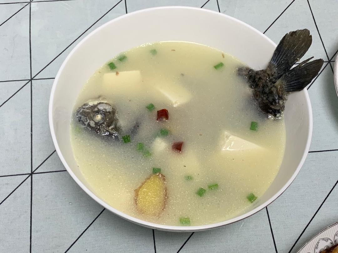鲫鱼豆腐汤