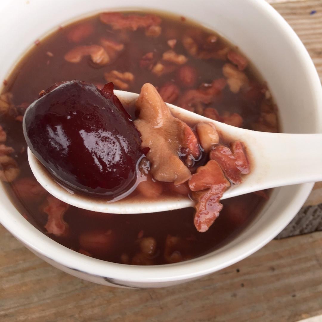 花生红枣核桃红豆养颜汤