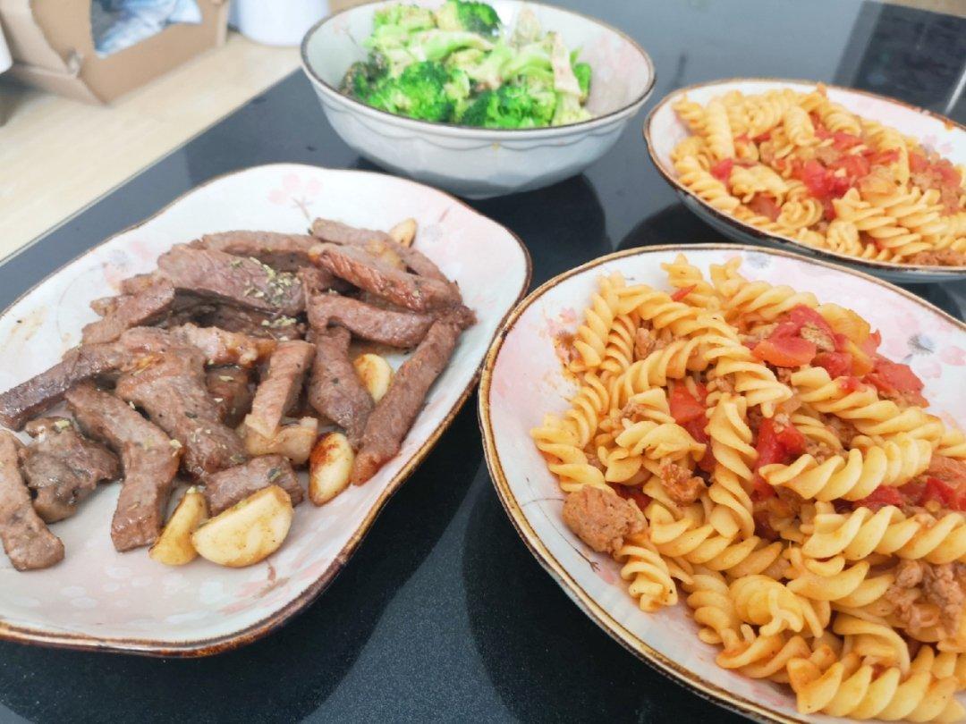 （完胜必胜客的）番茄肉酱意大利面～