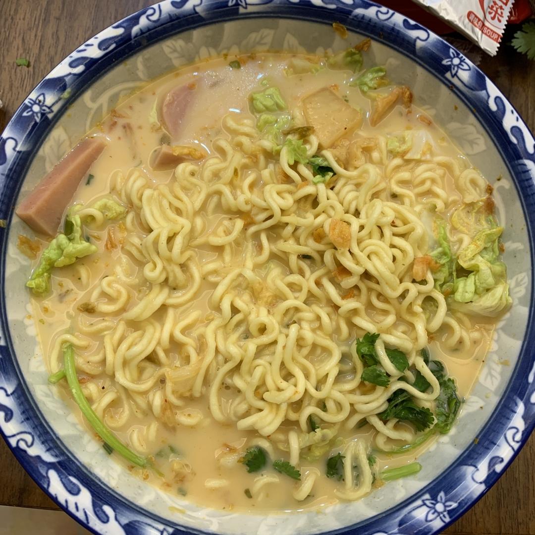 牛奶辛拉面（汤头浓郁，非常好吃）