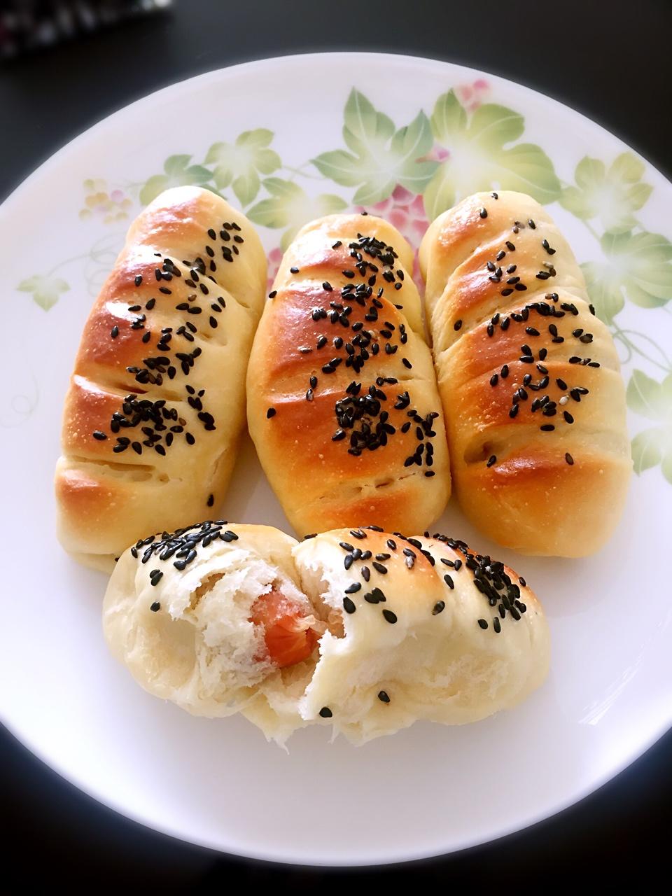 肉松肠仔包