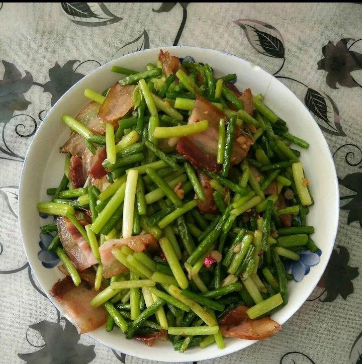 妈妈牌蒜薹炒肉