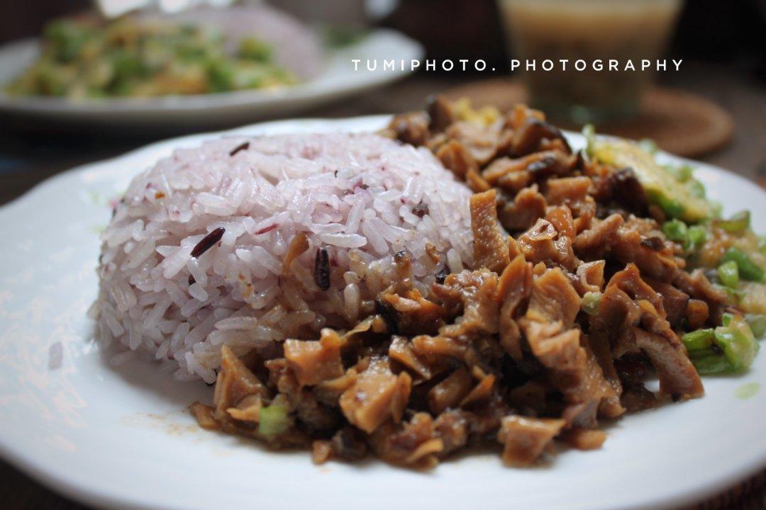 笋干、冬菇、虾米焖肉粒