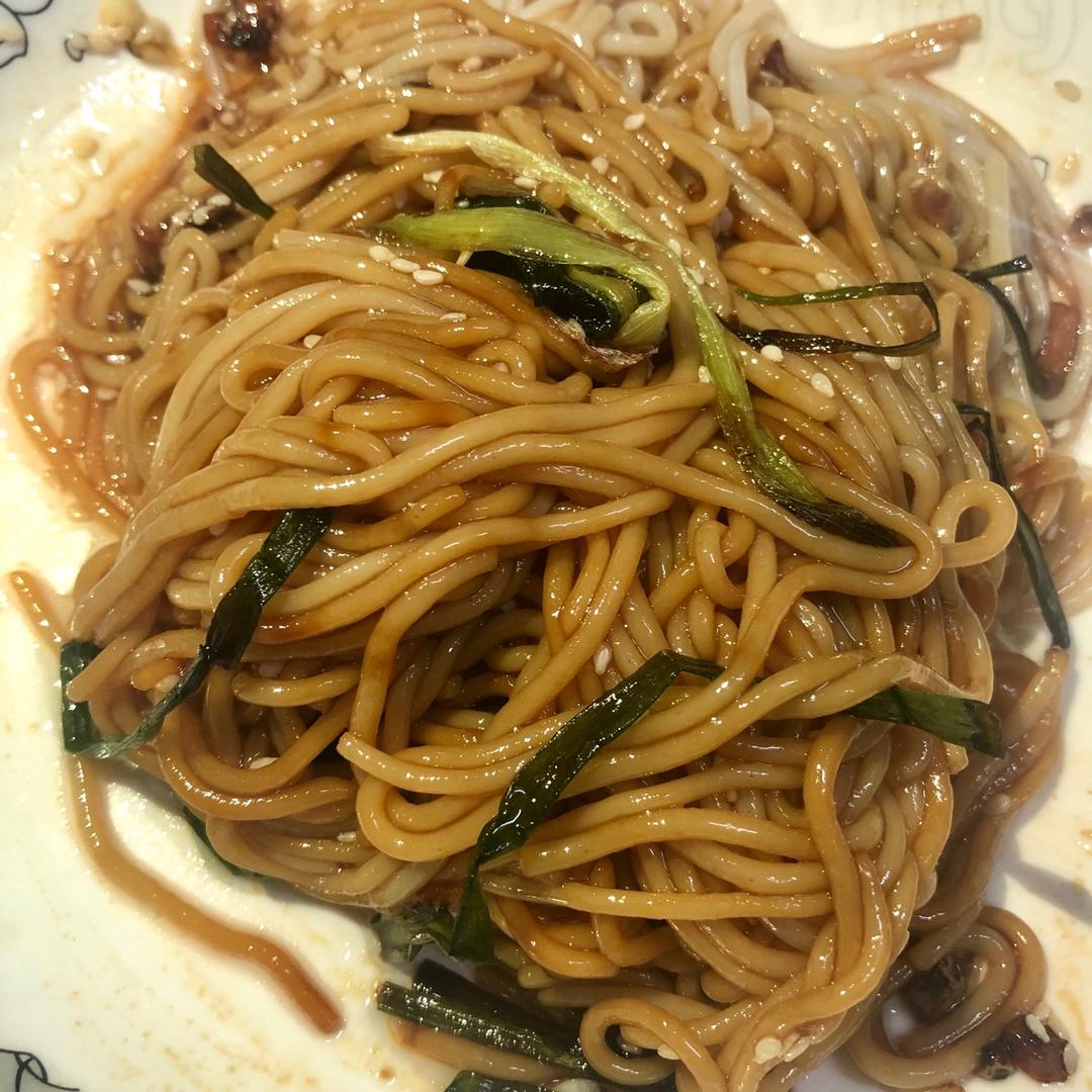 10分钟搞定的一碗葱油拌面