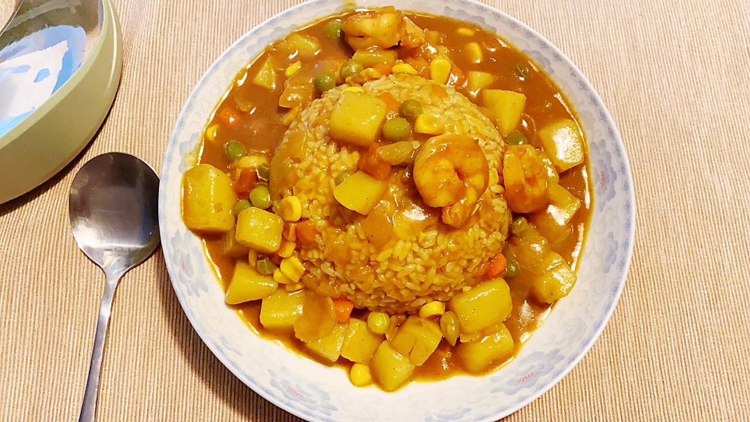 嘟嘟妈是个厨娘做的咖喱饭