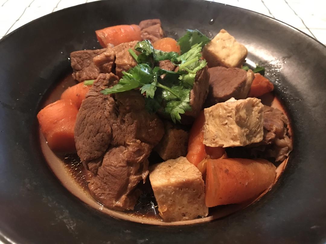 大口吃肉
