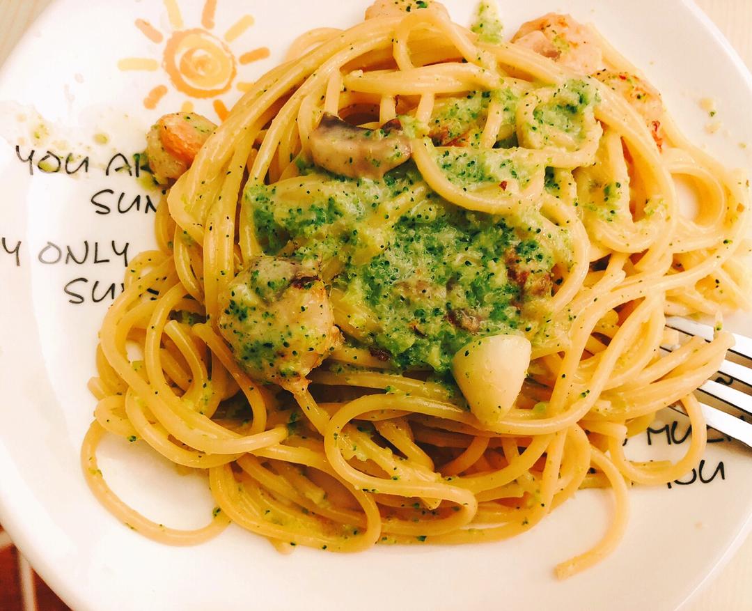 超好吃的健康低脂西兰花虾仁意面的做法