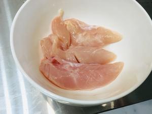 如何制作美味的鸡里脊肉的做法 步骤2
