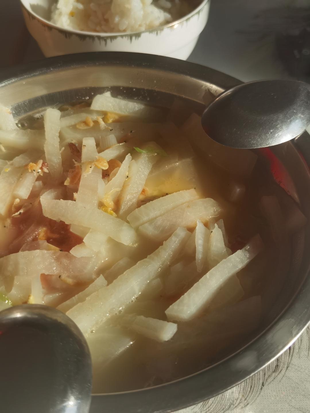 奶白鲜香的萝卜丝煎蛋汤
