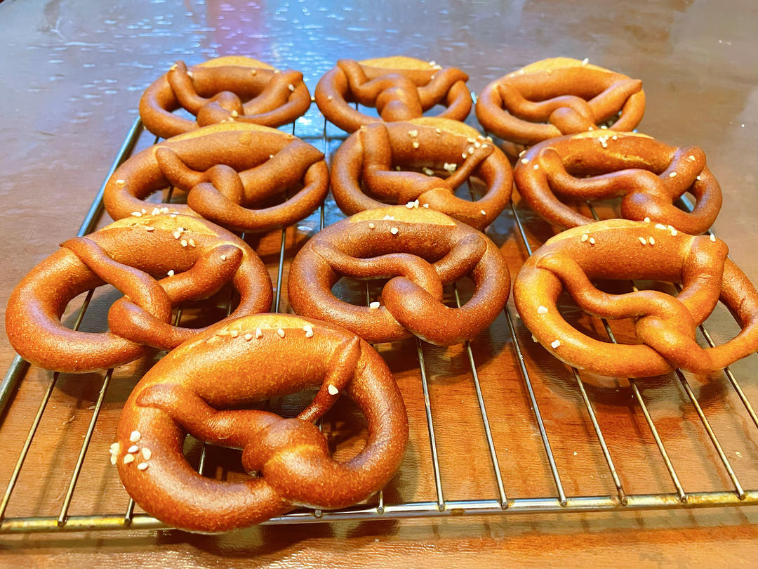 无糖全麦碱水结（碱水面包）