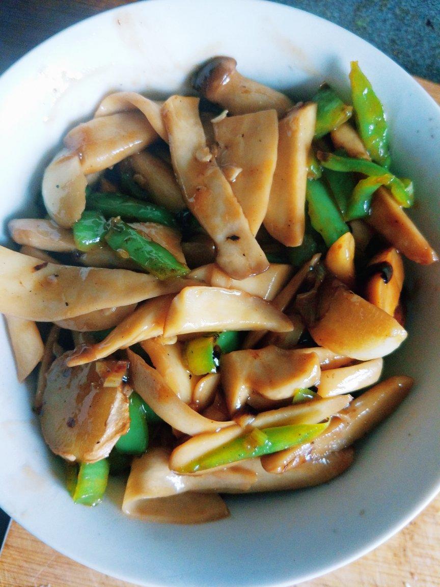 青椒素炒杏鲍菇