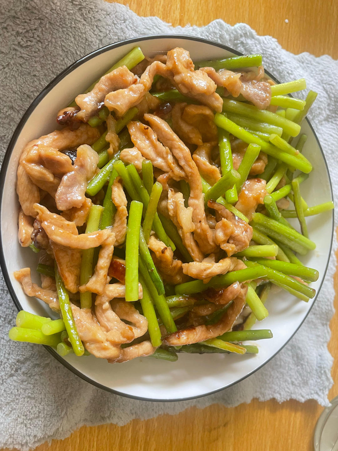 简单易做的下饭菜－蒜苔炒肉