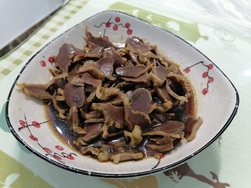 漂亮黑羊羊做的凉拌鸭胗