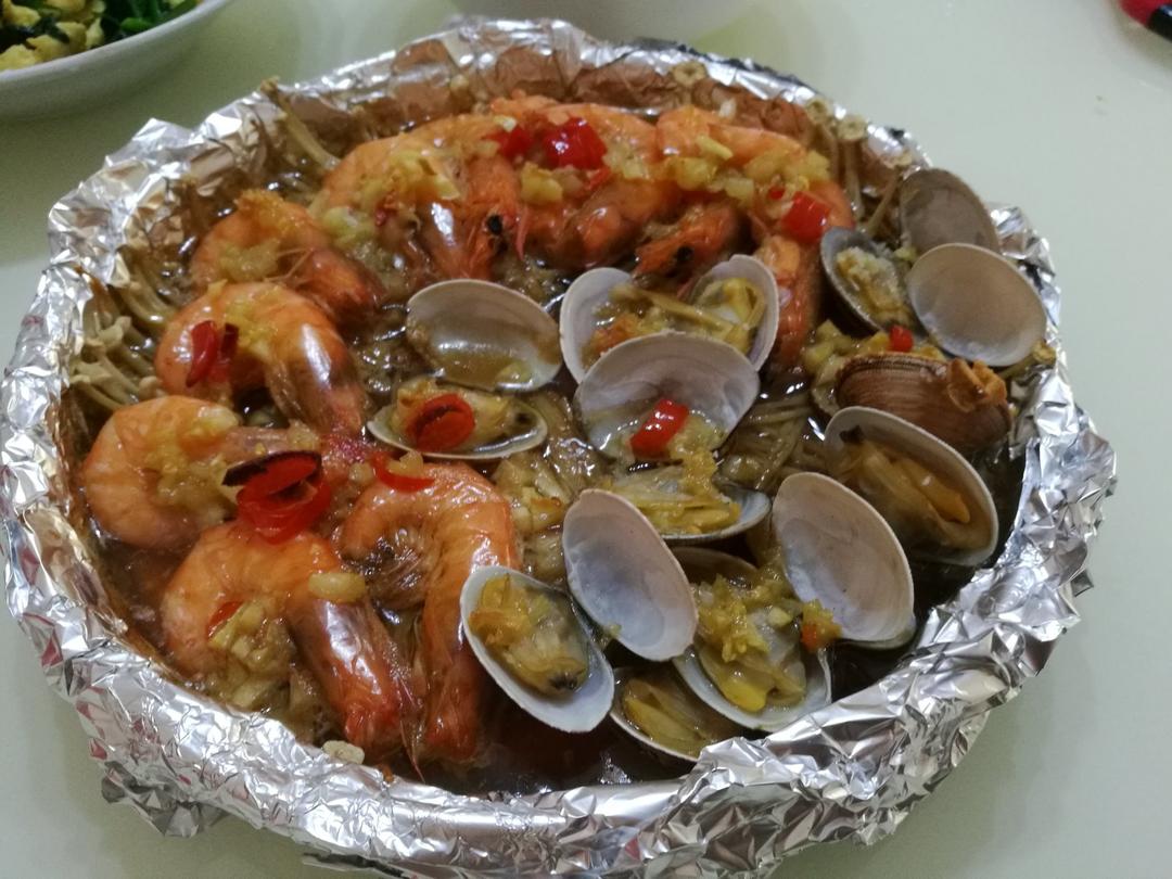 蒜蓉金针菇烤花蛤虾