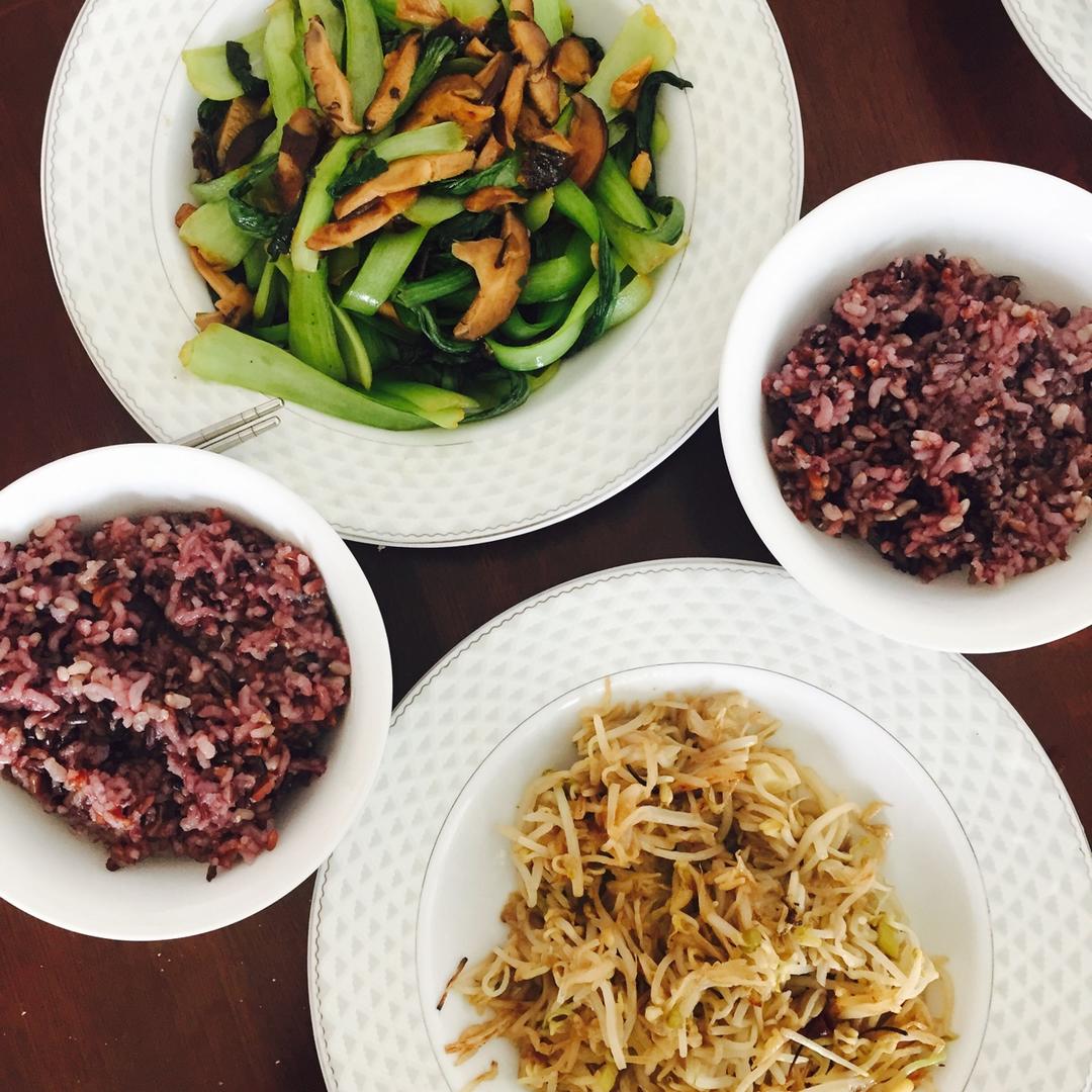 老丁的私房菜-香菇炒油菜