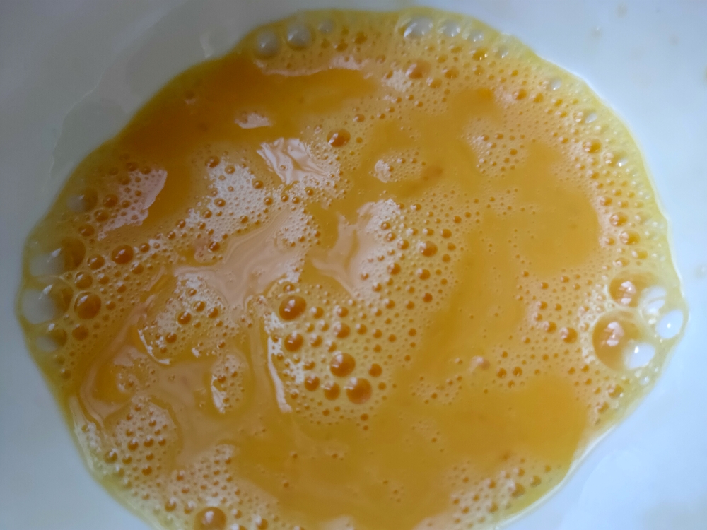 海鲜菇丝瓜鸡蛋汤丨低卡又营养的做法 步骤3