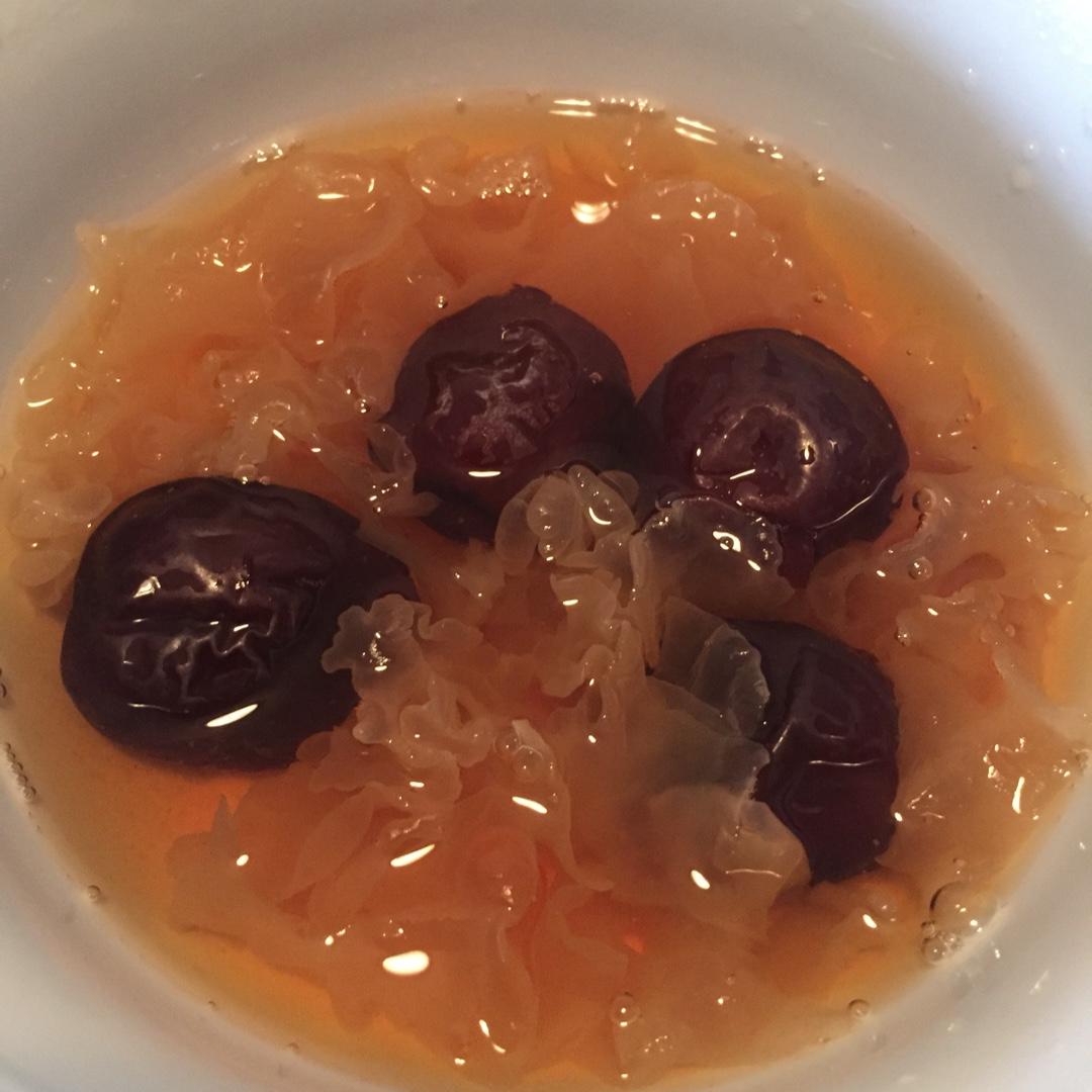 红枣枸杞银耳羹