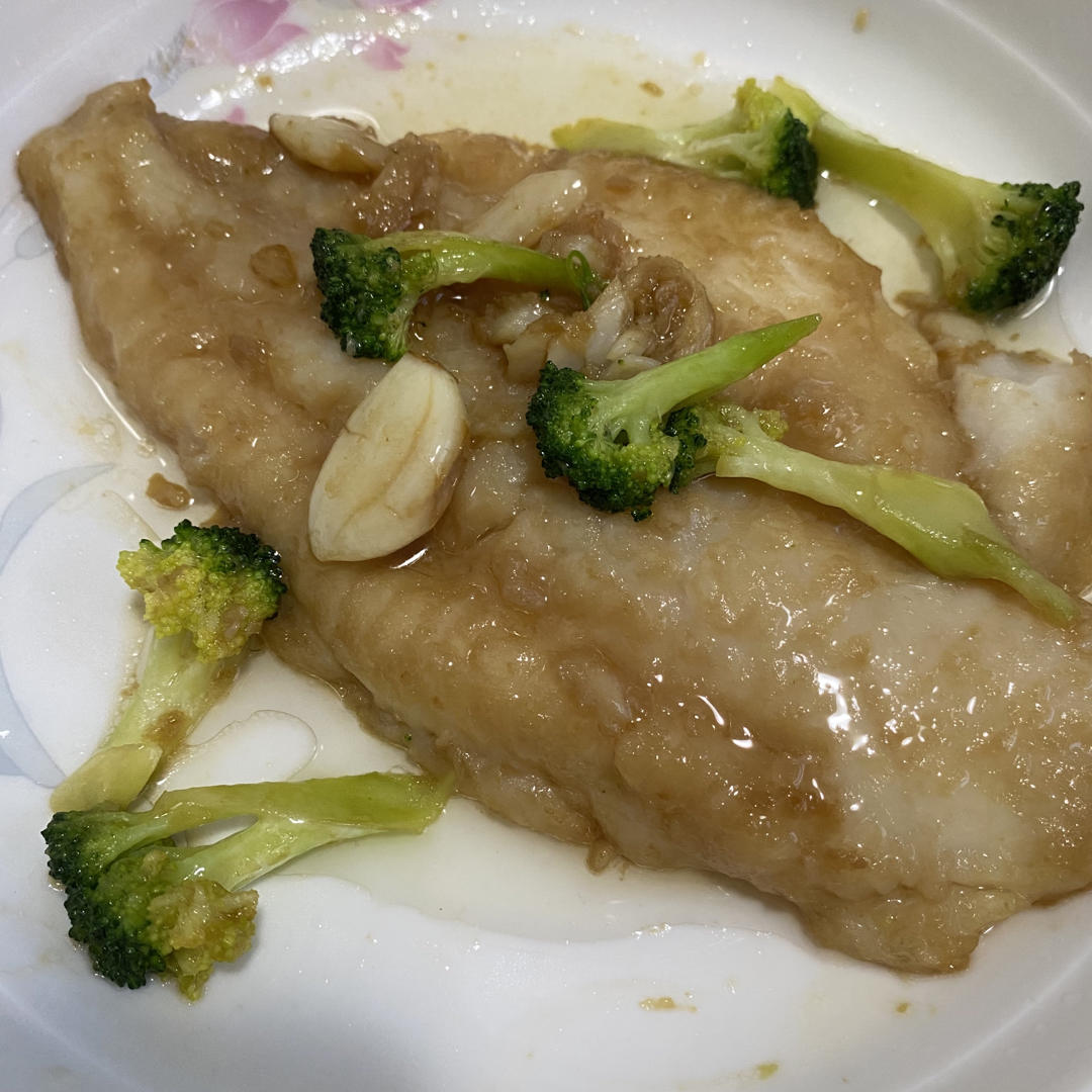 香煎两条快乐巴沙鱼柳