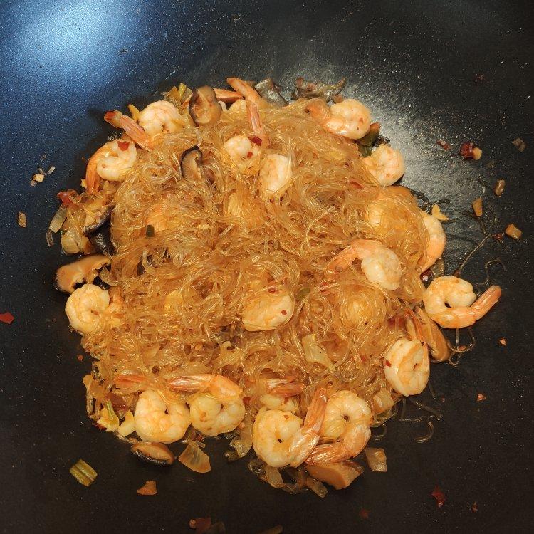 去餐厅必点的粤式虾皇粉丝煲