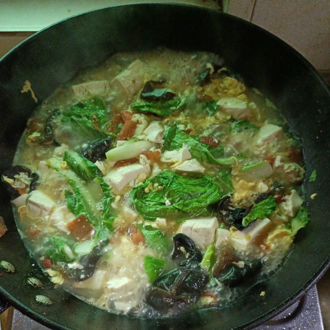 西红柿豆腐木耳蛋花汤