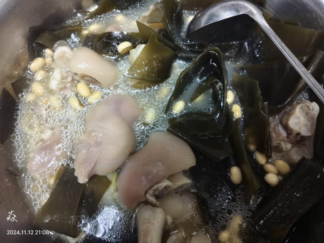 黄豆海带猪蹄美容汤