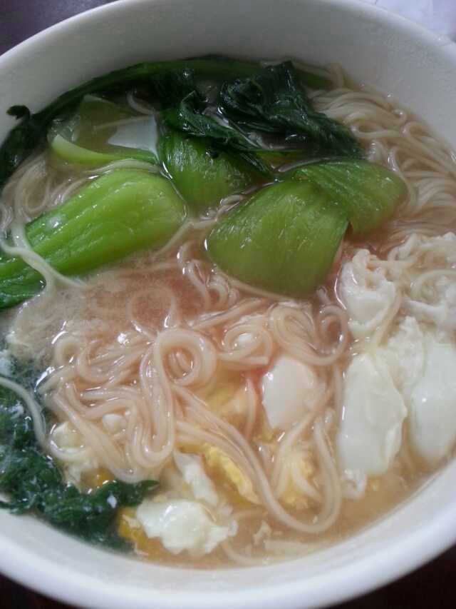 爱吃丫丫做的病号饭清汤面- -!