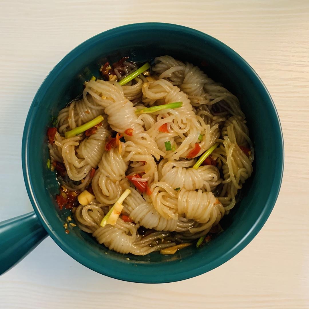 凉拌酸辣魔芋丝，爽口开胃