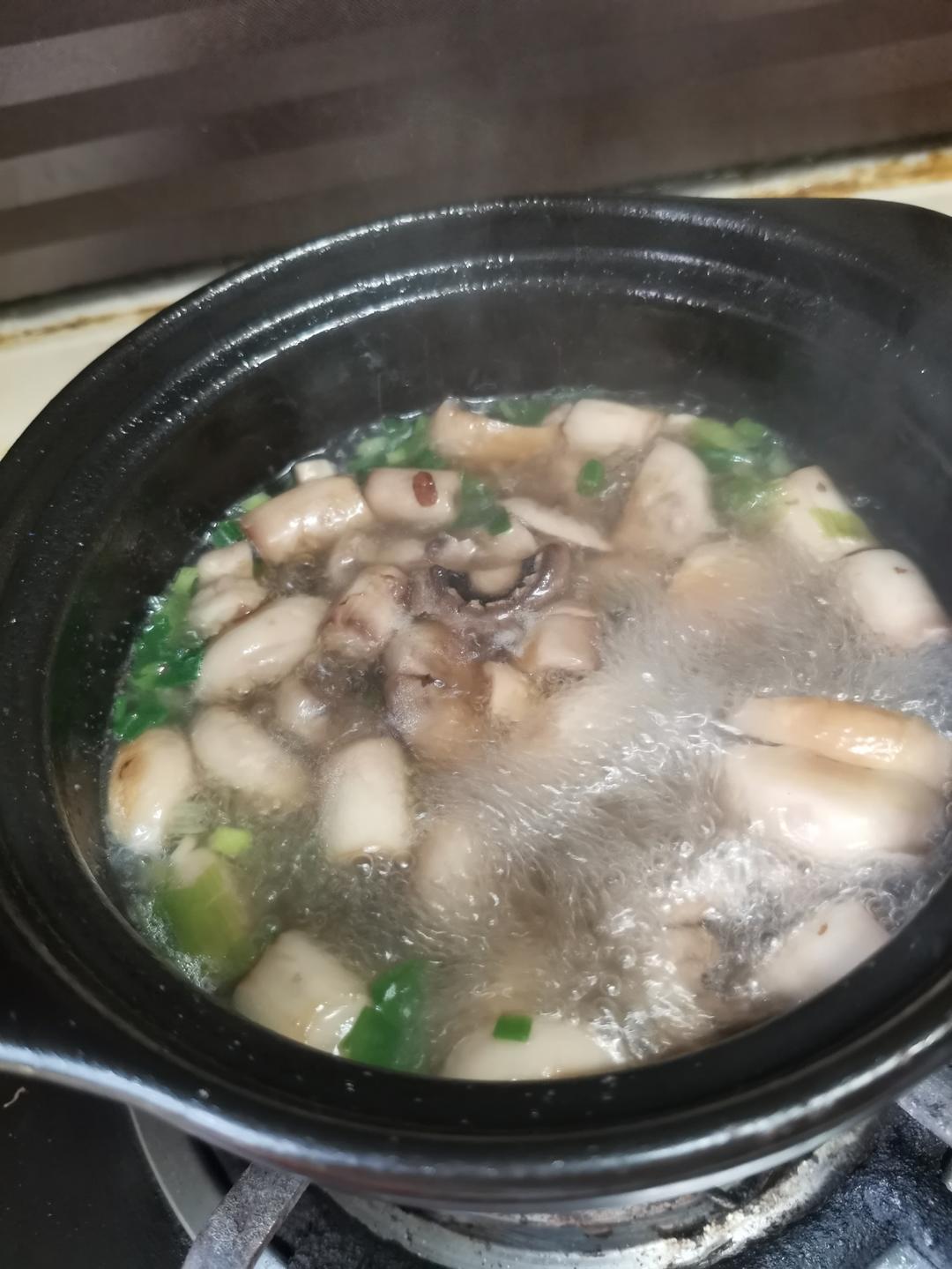 明明是素汤 却鲜得像鸡汤一样的「口蘑汤」
