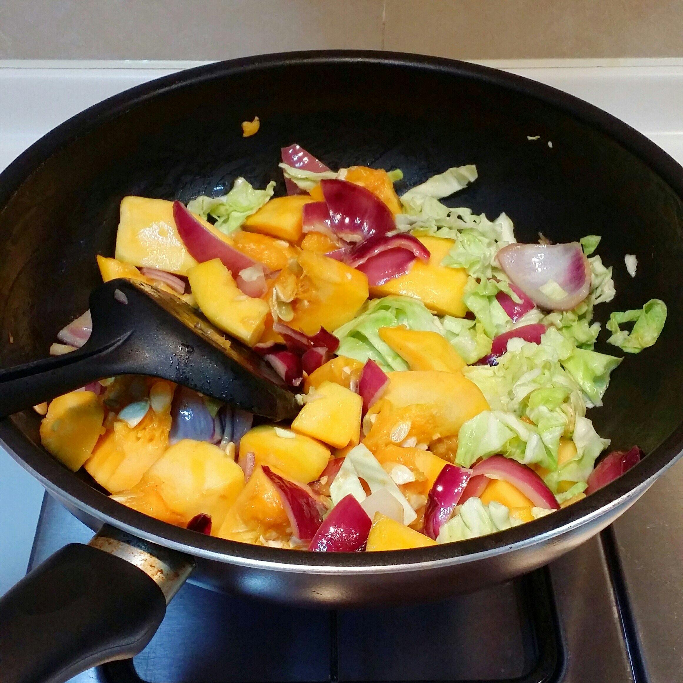南瓜蔬菜汤的做法 步骤1