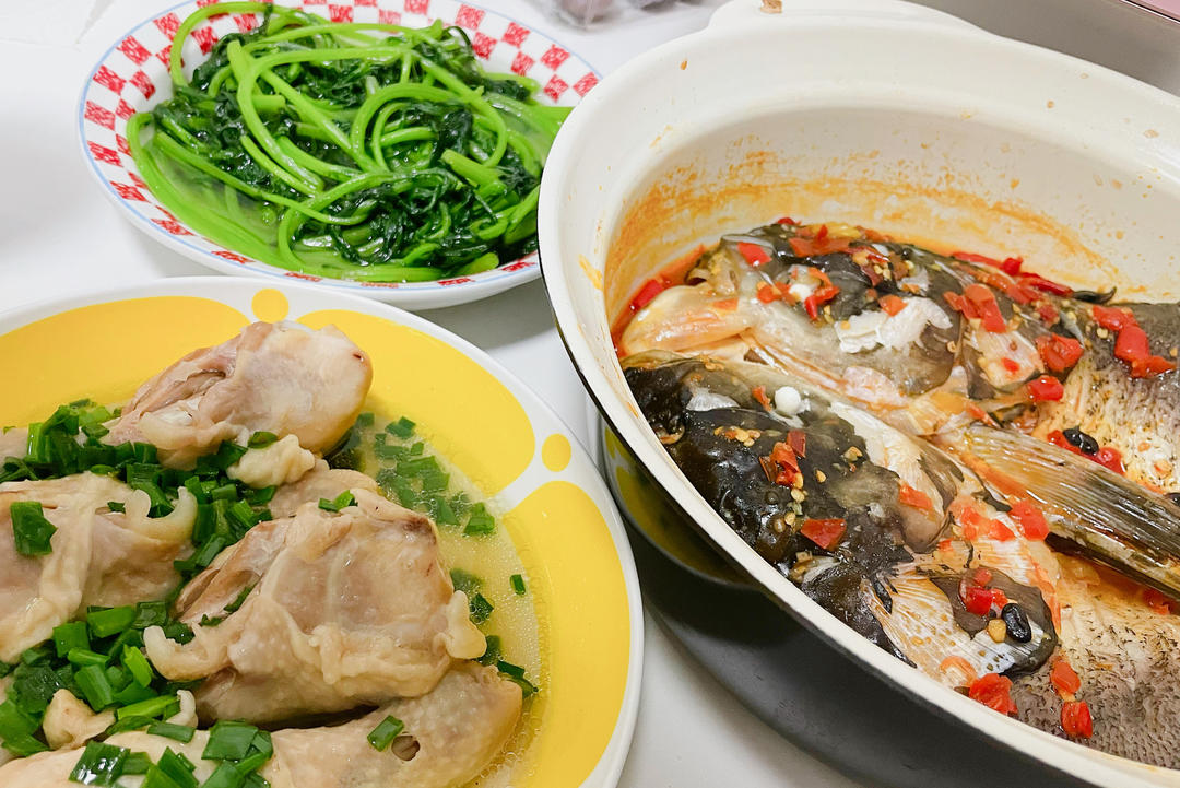 中餐吃出小蛮腰～葱油鸡腿