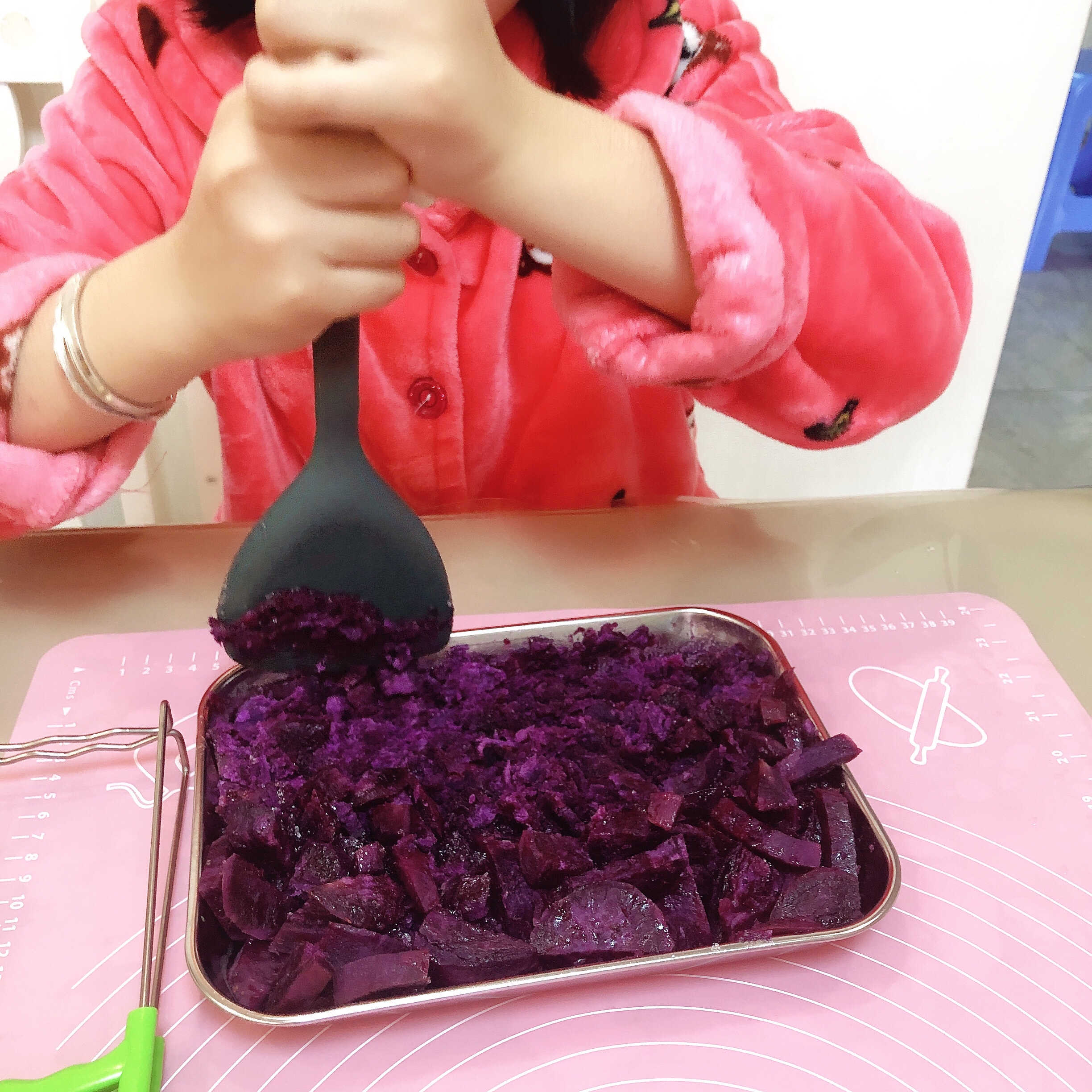 简单，脆皮香香的紫薯饼饼～的做法 步骤2