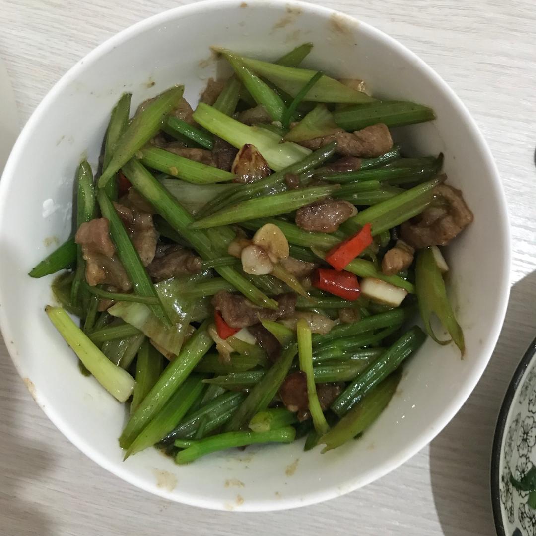 香芹炒肉家常下饭菜！