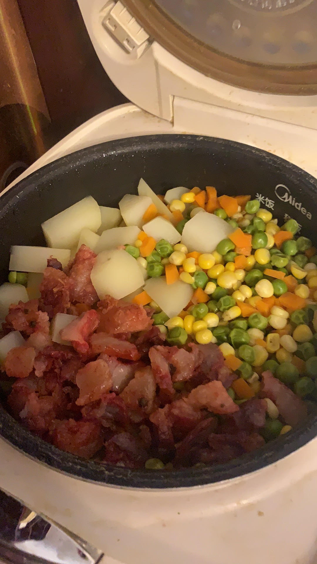 广式香肠土豆焖饭（电饭煲）超简单！不用炒菜！洗锅很方便！