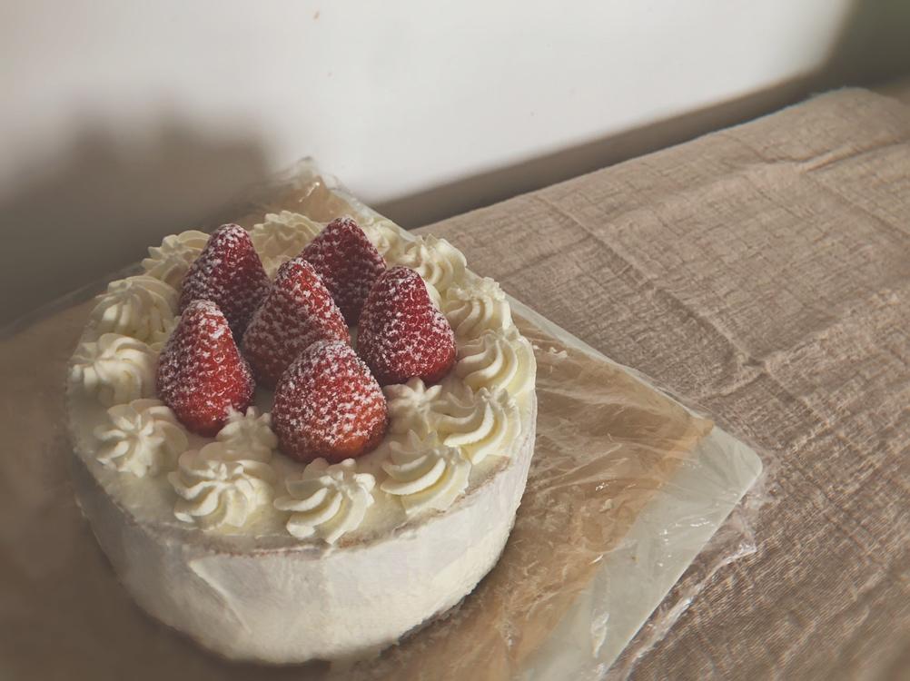 草莓奶油蛋糕/基础戚风胚，徒手脱模剖片及抹面挤花/「戚风及其衍生」烘焙视频蛋糕篇1