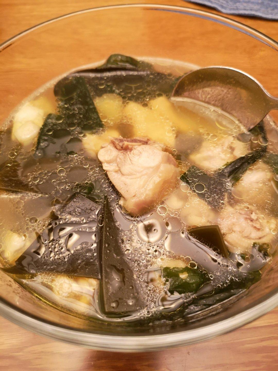 海带鸡肉汤