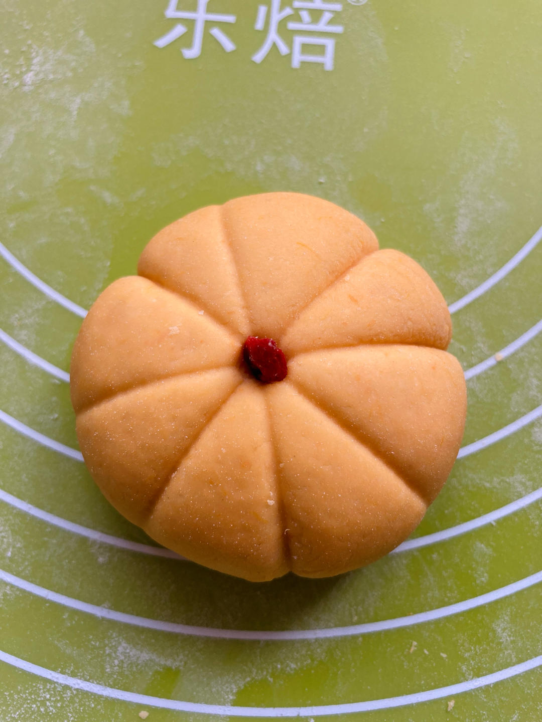 一次性发酵万圣节南瓜馒头，这样做小孩子多吃俩