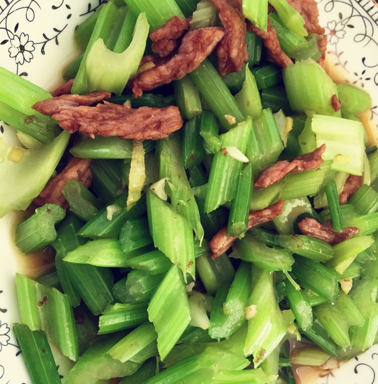 芹菜炒肉