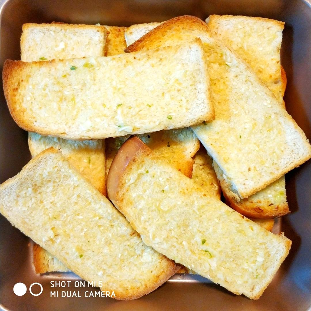 蒜香烤全麦面包片