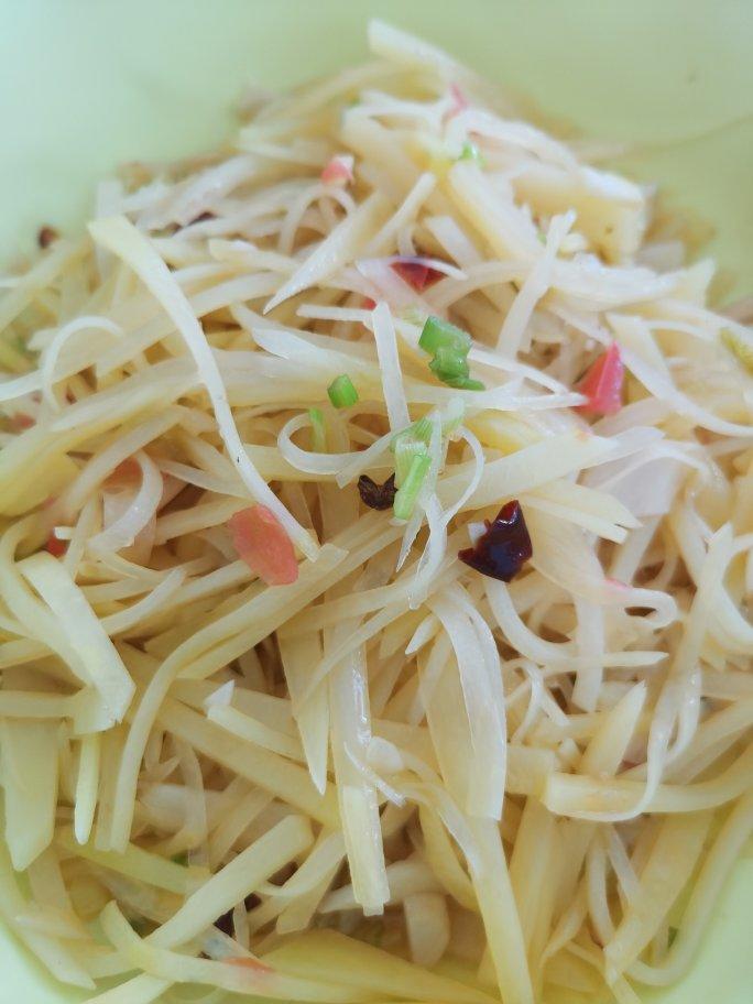 凉拌土豆丝，爽口开胃