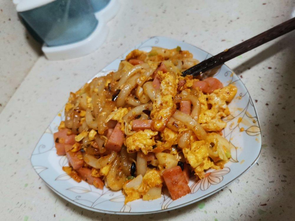 比路边摊好吃百倍的火腿炒土豆粉