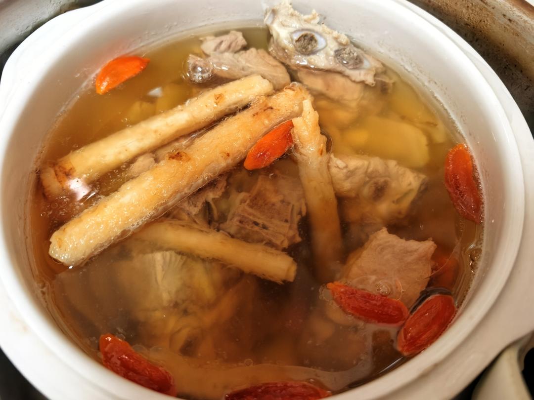 润肺去燥的海底椰无花果猪骨汤
