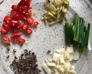 爆炒麻辣虾🦐香辣可口的夏季开胃菜的做法 步骤2