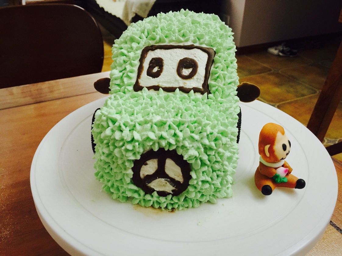 小巧玲珑的汽车蛋糕