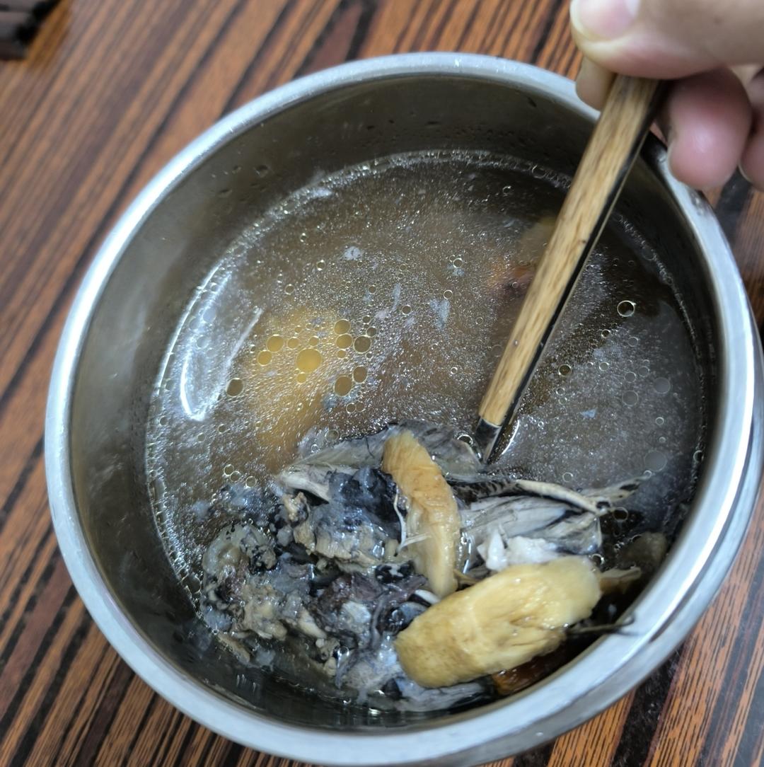 红参炖鸡（补气血）