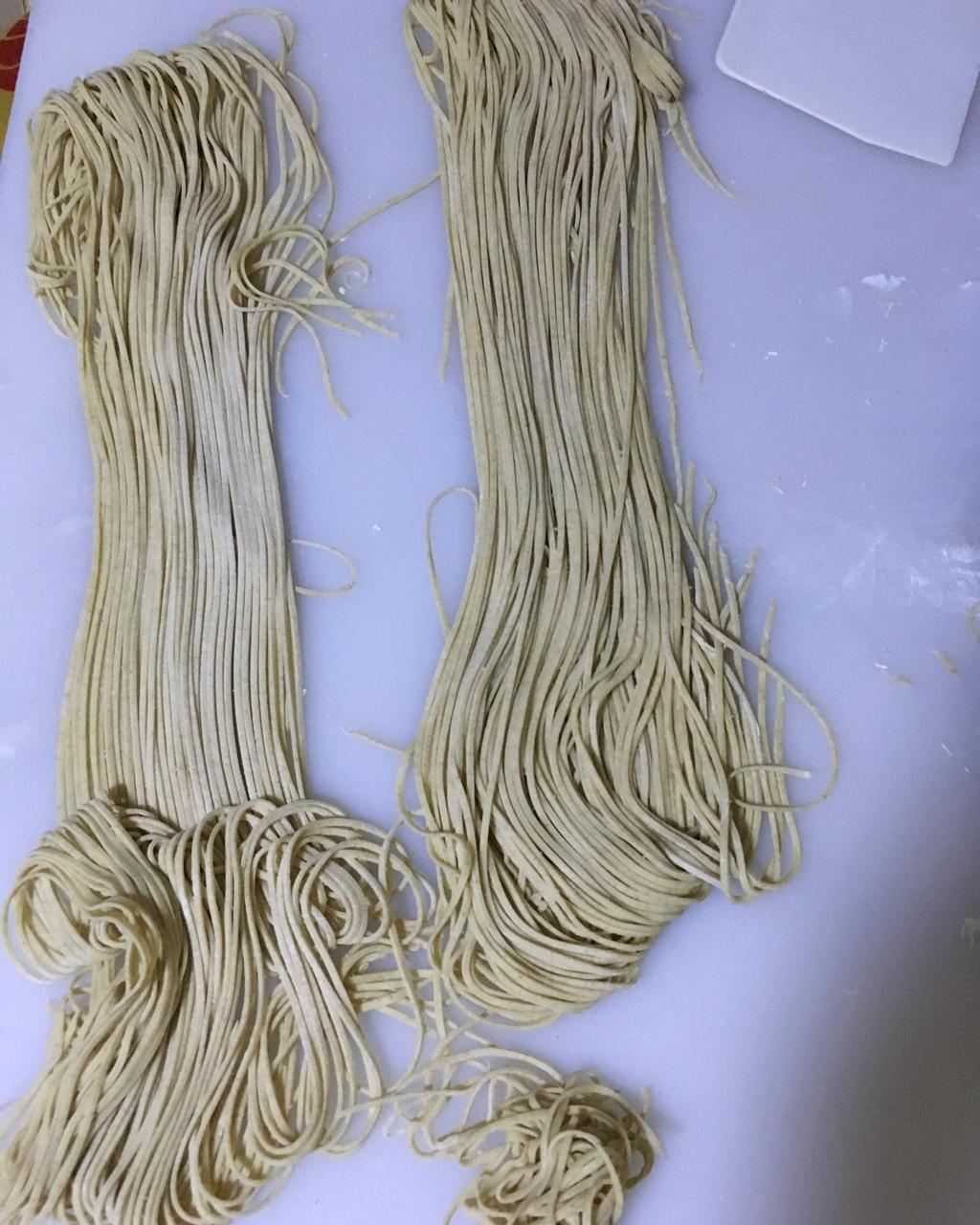 蓉儿-85浅茶做的自制彩色手工面条/挂面