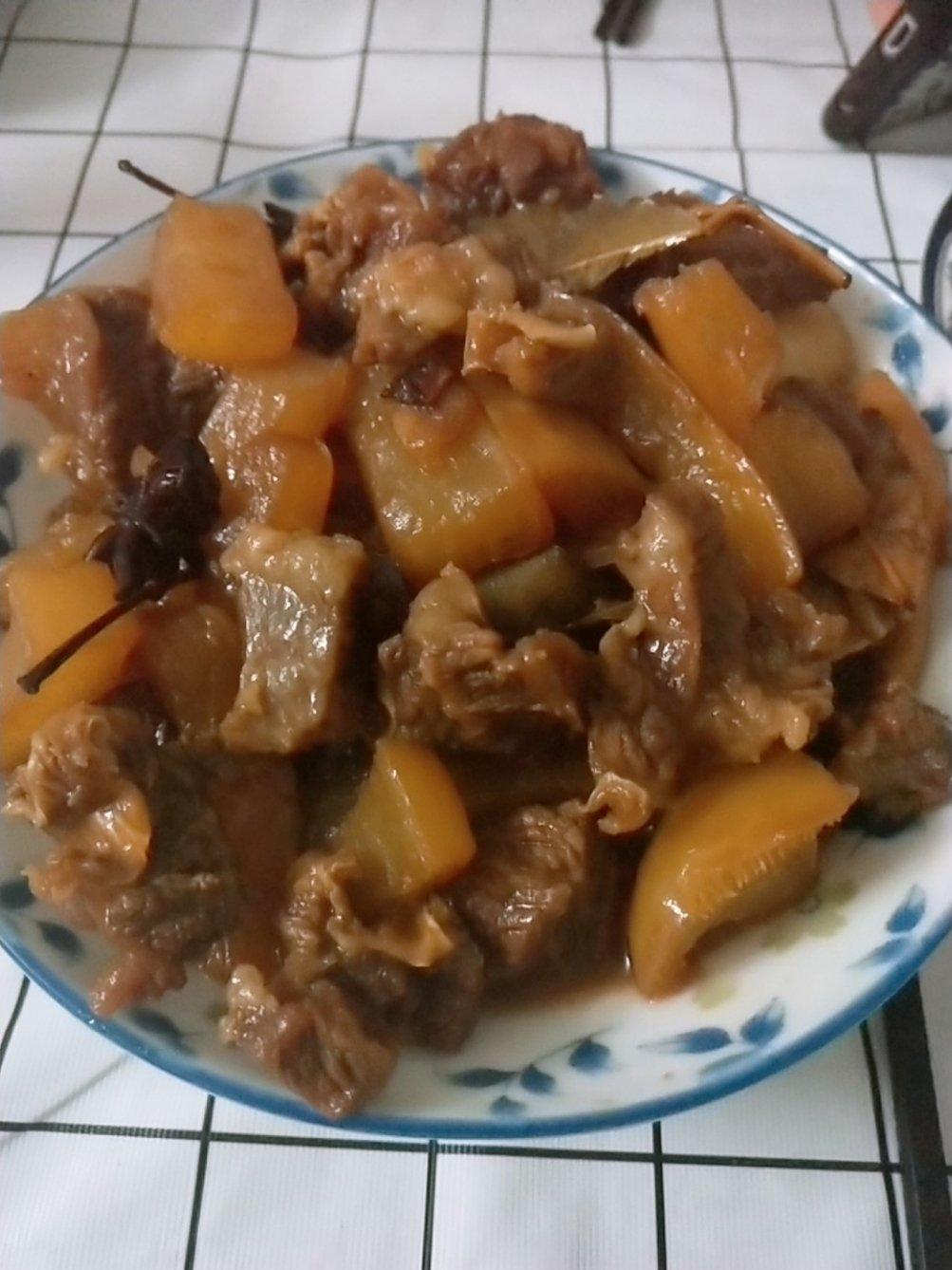 白萝卜炖牛腩